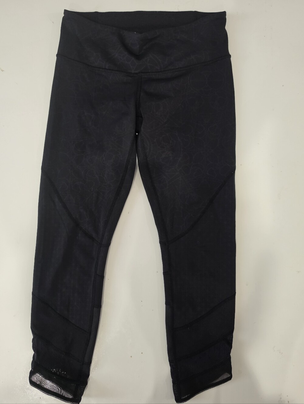 Lululemon High Rise Size 6 Mesh Asymetrical Cropped Leggings